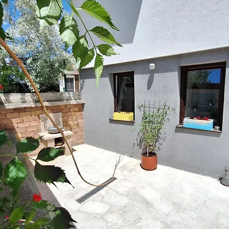 ريزيدنس لوبينا شقة *